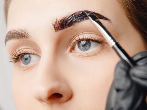 I mille usi dell'hennè: trucco, capelli, cura del corpo