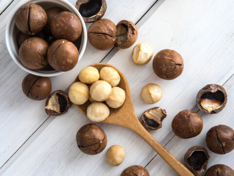 Noci di macadamia: un elisir di salute che scoppia di proprietà benefiche e utilizzi
