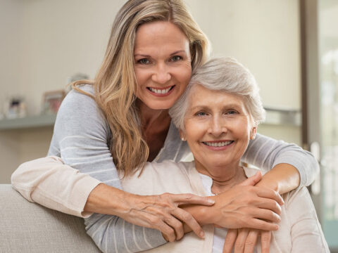 Genitori con l'Alzheimer: chi aiuta i caregiver?