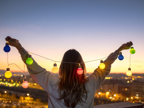 Idee economiche per illuminare un terrazzo d'estate