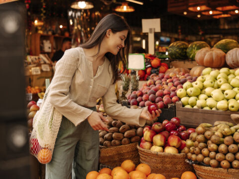 Come nutrire la tua pelle in modo sano grazie alla frutta di stagione