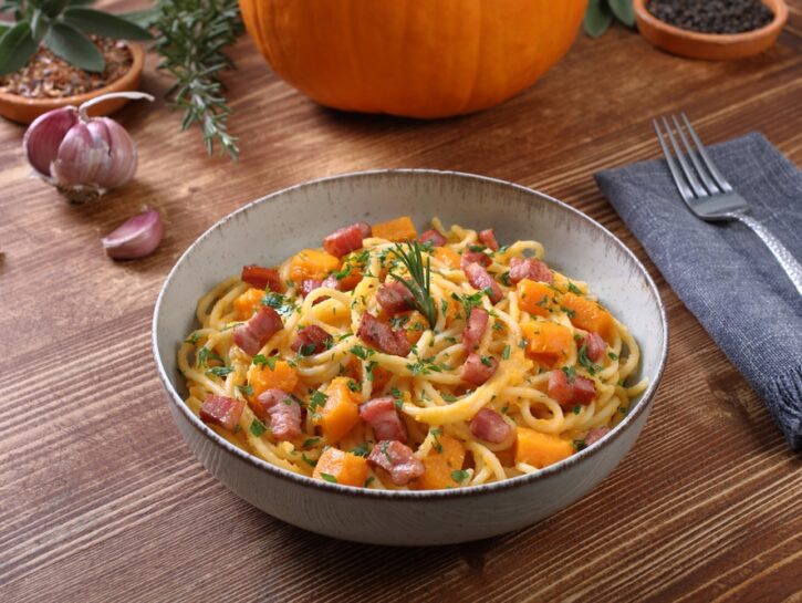 Pasta con zucca e pancetta: cremosa e saporita