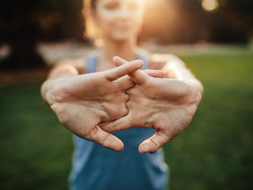 Esercizi per le mani per prevenire i dolori alle dita - Donna Moderna