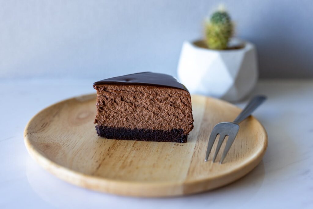 fetta di torta al cioccolato con ganache
