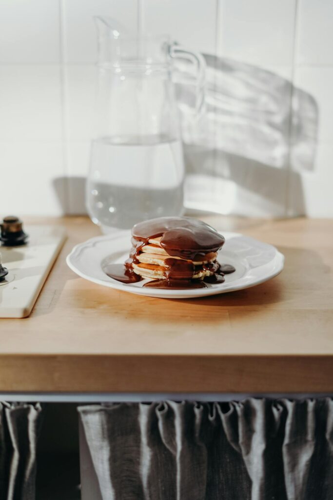 pancakes con ganache di cioccolato sopra