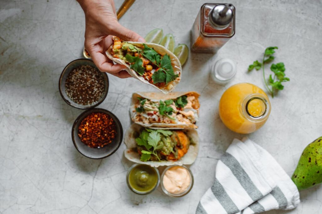 tortillas farcite sul tavolo