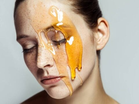 Come realizzare una maschera facciale miele e cannella