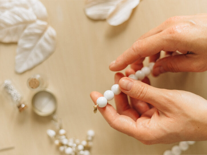 Come realizzare dei braccialetti fatti a mano
