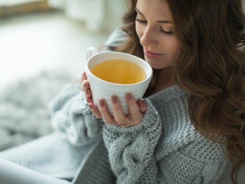 I tè e le tisane migliori per prevenire e combattere il mal di gola