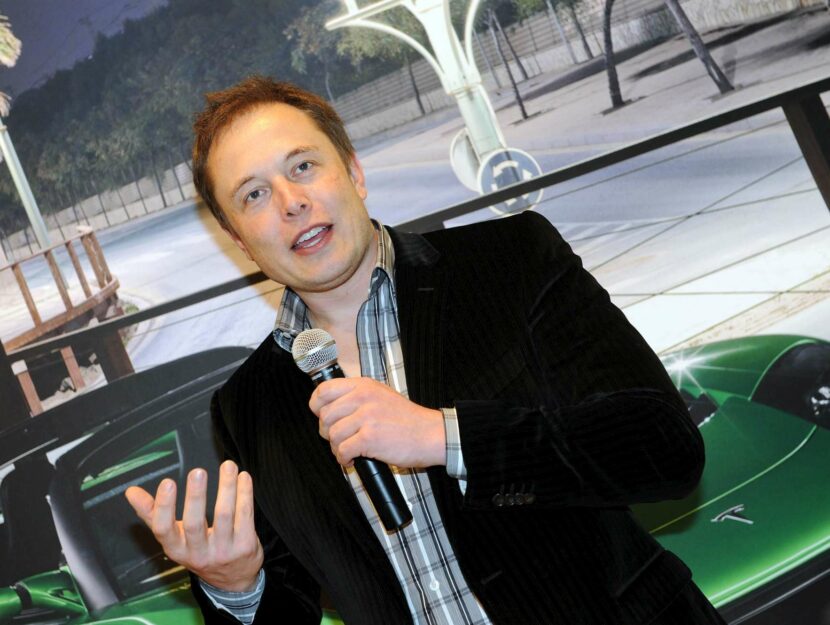 Elon Musk annuncia il robot umanoide Optimus - la Repubblica