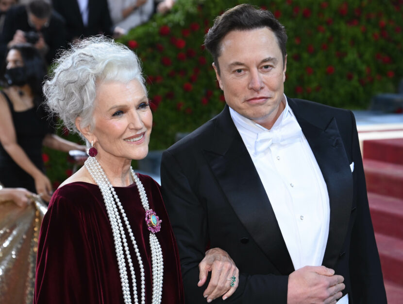 Maye Musk insieme al figlio Elon