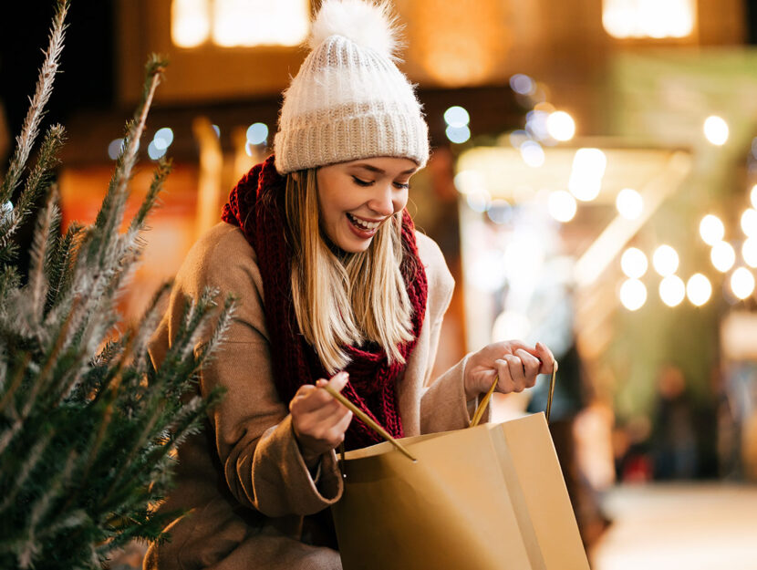 Regali Natale donna shopping albero negozi