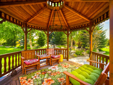 Come arredare e abbellire il gazebo da giardino