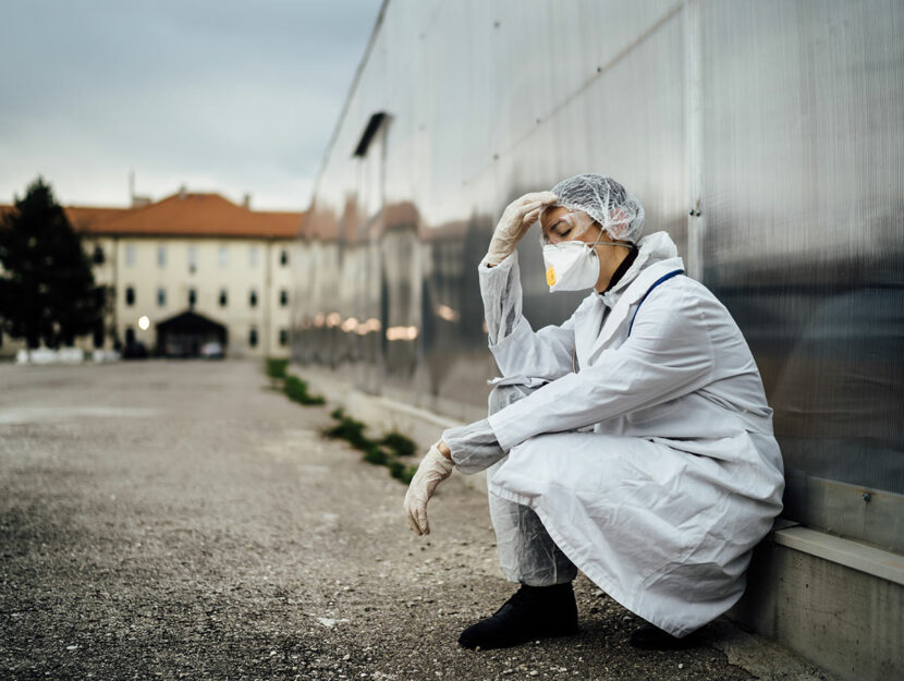 Dottoressa stanca in ospedale