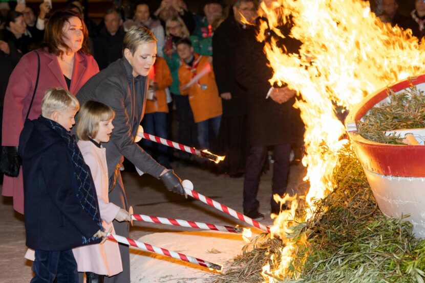 Charlene di Monaco con i figli alla tradizionale festa di San Devota, a Montecarlo