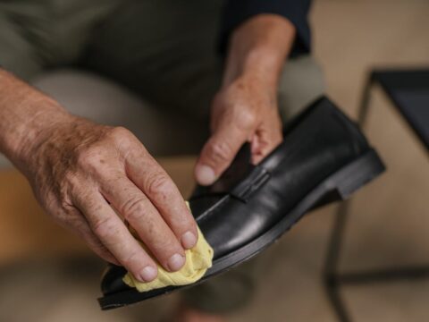 Come rimuovere la muffa dalle scarpe