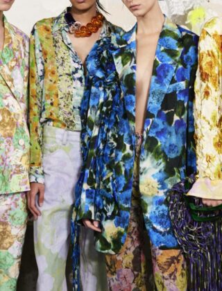 Fiori, righe, quadri e pois: le stampe di tendenza per la primavera-estate 2023
