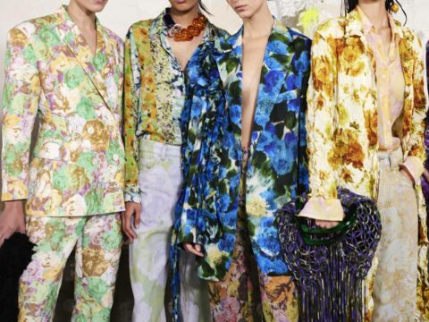 Fiori, righe, quadri e pois: le stampe di tendenza per la primavera-estate 2023