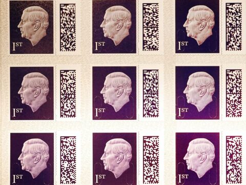 Carlo III, svelati i francobolli con l'immagine del re