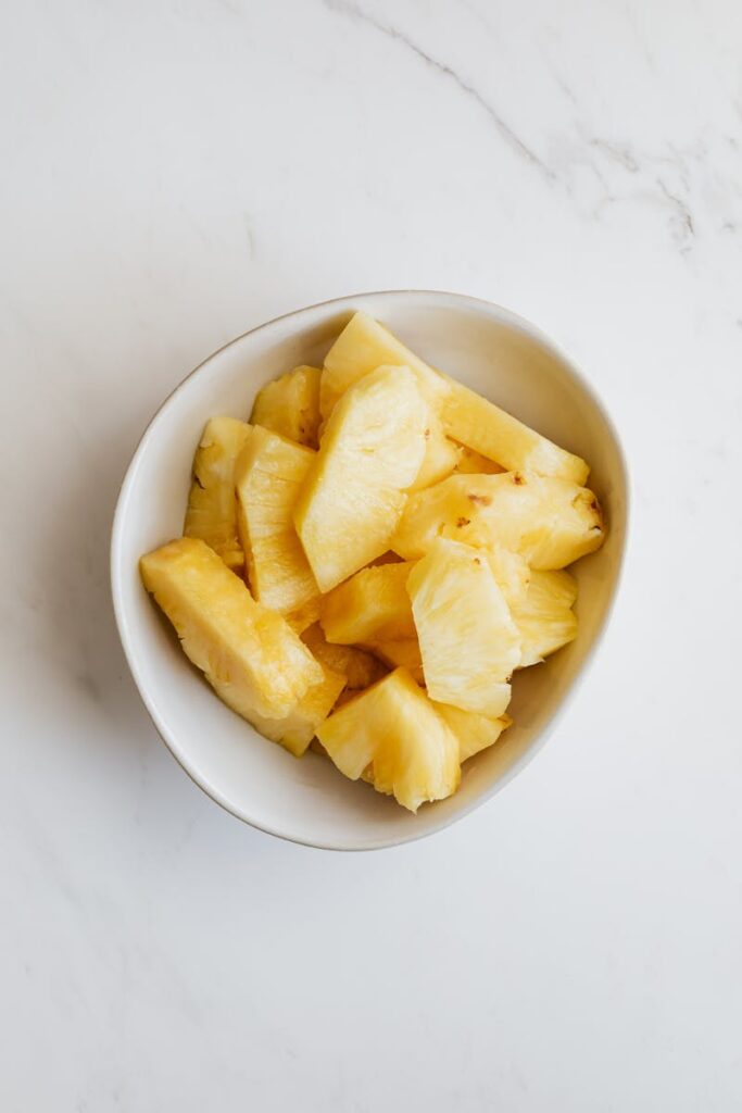 ciotola con ananas