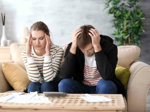 Quattro modi per smettere di litigare per soldi dopo il matrimonio