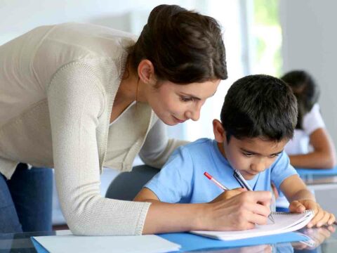 Maestra lascia l'eredità all'ex alunno: «È stata come una mamma»