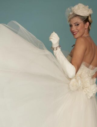 Sposa a 50 anni (e oltre): gli abiti da sogno da scegliere nel 2023