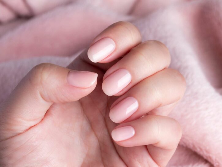 Lipgloss nails, la moda delle unghie con effetto lucidalabbra
