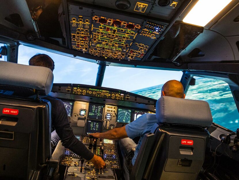 Cabina di pilotaggio in aereo