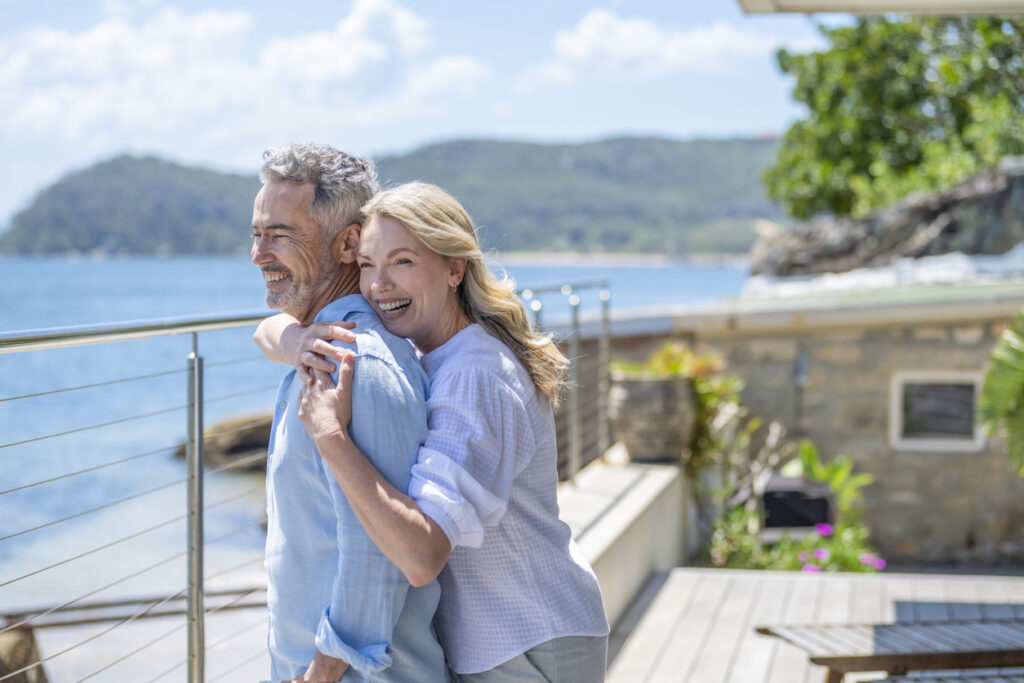 Non solo farfalle allo stomaco e testa fra le nuvole: come ci si innamora