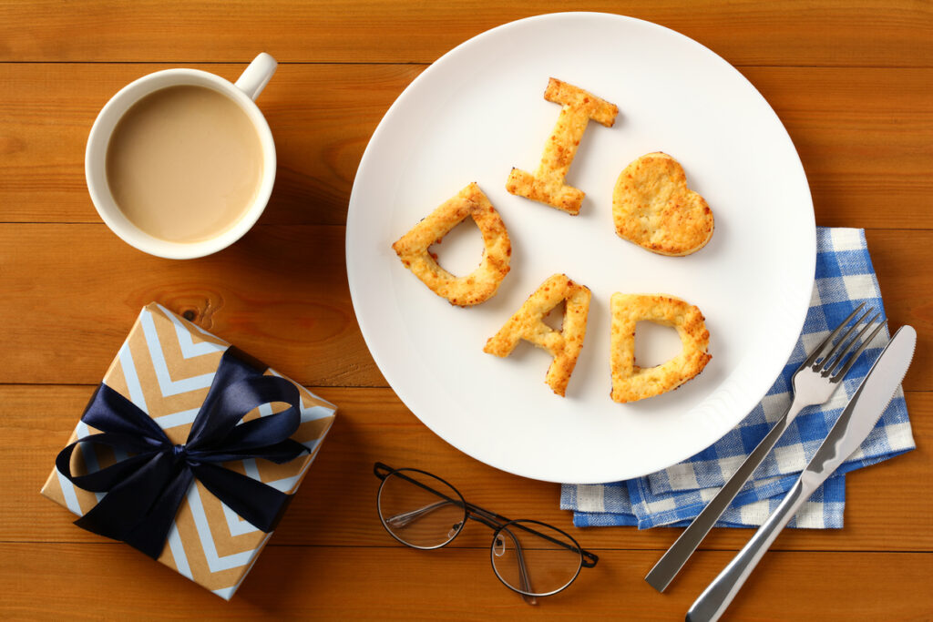 Festa del papà: le frasi più belle, simpatiche o commoventi da dedicargli