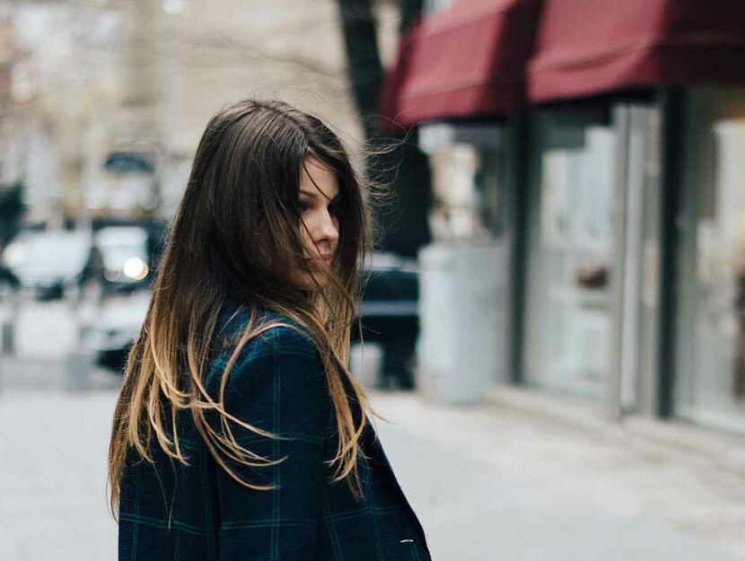 ragazza capelli lunghi