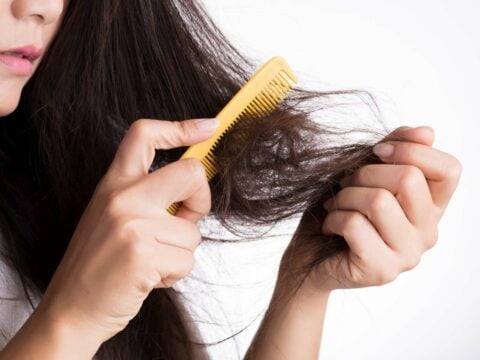 Capelli secchi e sfibrati? Rimedia con questi alimenti...