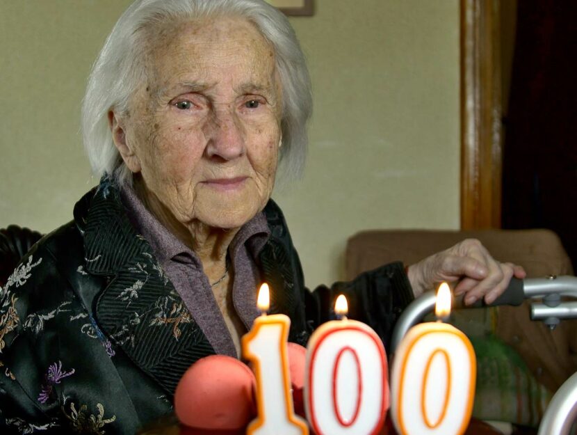 Compleanno di una donna di 100 anni