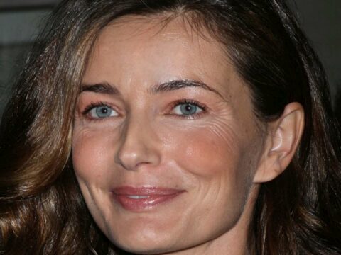 Orgoglio grigio: Paulina Porizkova nuda a 58 anni