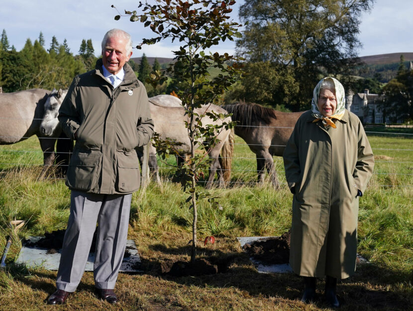 La regina Elisabetta e il figlio Carlo inaugurano il "Queen's Green Canopy"