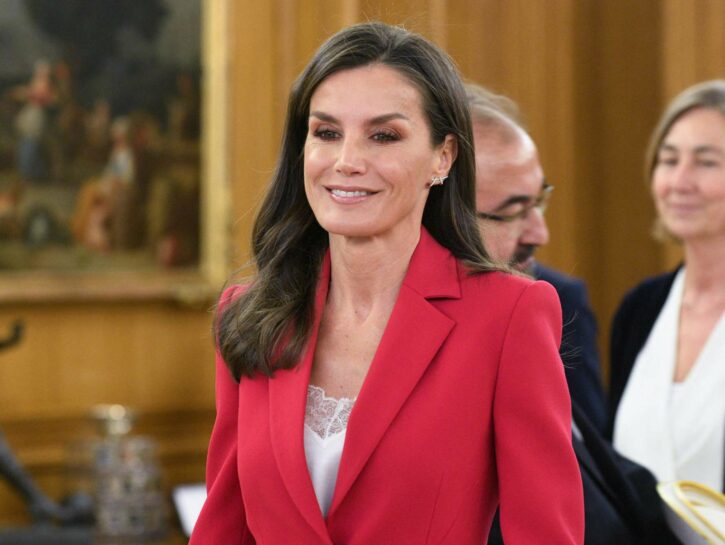 La regina Letizia di Spagna torna giornalista per 