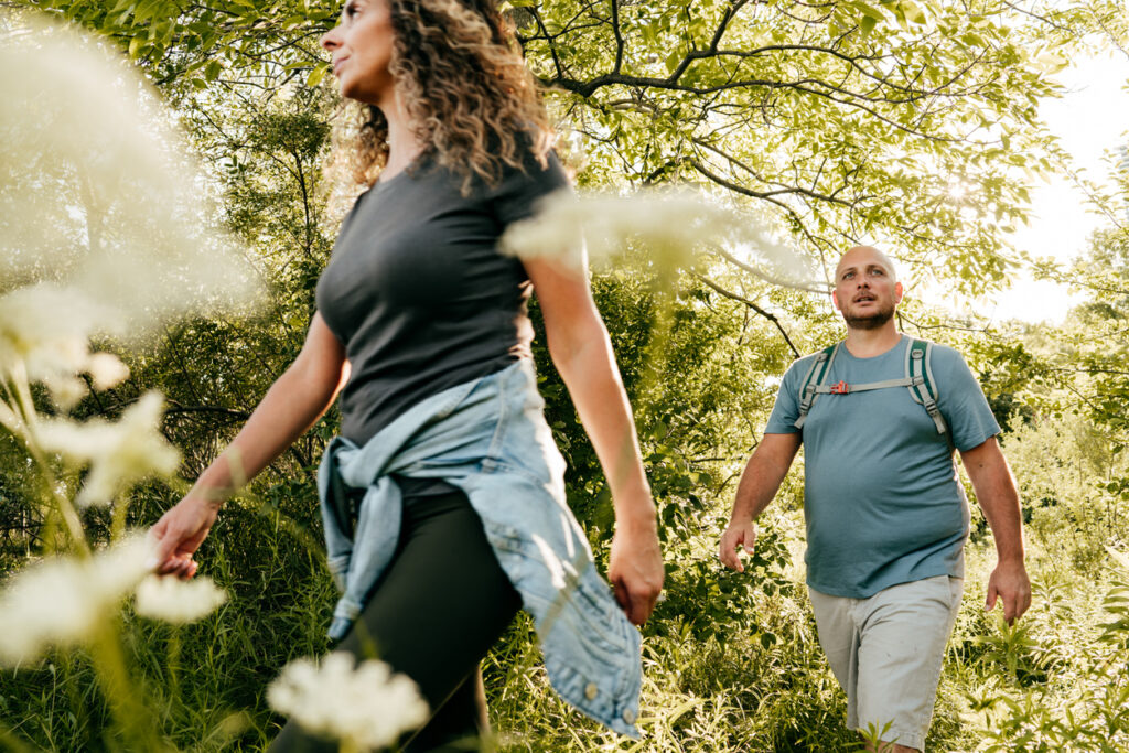 Che cos'è la meditazione camminata (e perché può davvero servirti)