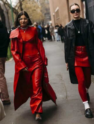 Come indossare il rosso? Guida ai look della primavera 2023