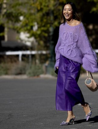 Come indossare il colore viola? Guida ai look della primavera 2023