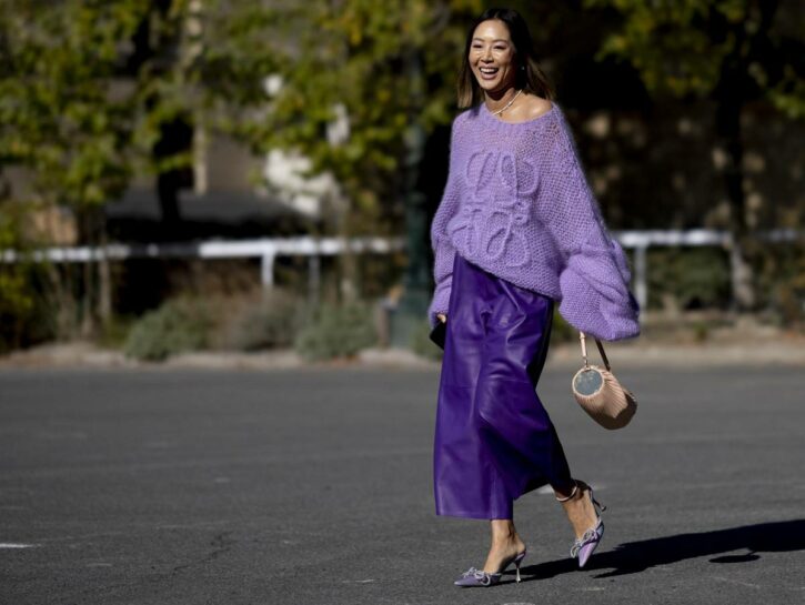 Come indossare il colore viola? Guida ai look della primavera 2023