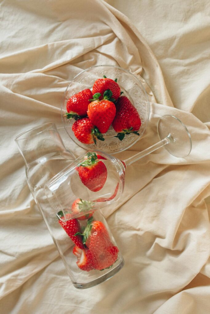 fragole dentro bicchieri
