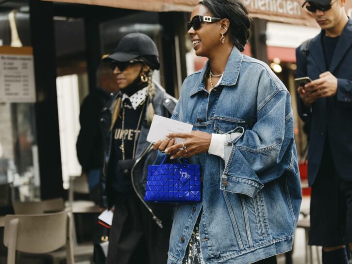 Giacca di jeans, 5 idee moda per i look della primavera 2023