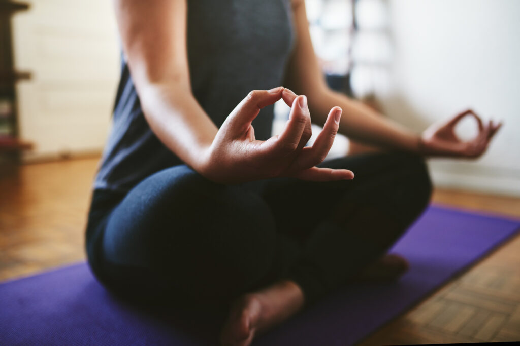 5 modi in cui la meditazione aiuta le relazioni con gli altri