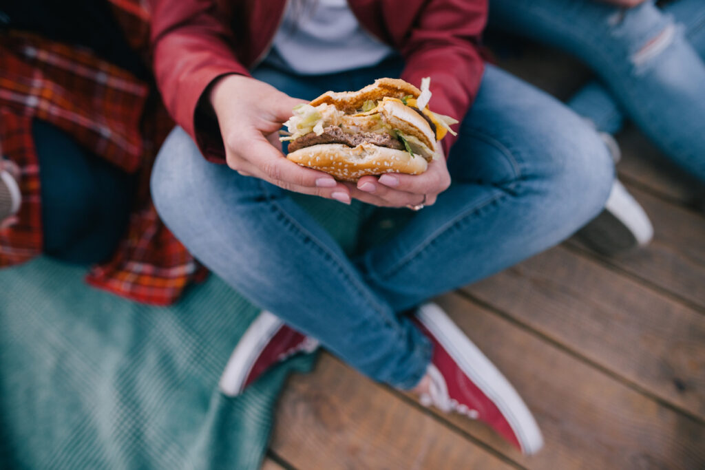 Perché il comfort food dà dipendenza e come riuscire ad allontanarsene