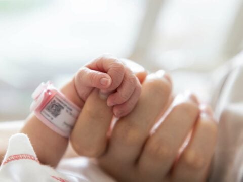 Italia senza bimbi: la natalità raggiunge il minimo storico