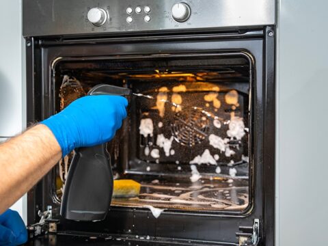 Come pulire il forno al meglio