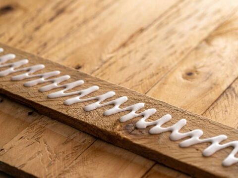 Come rimuovere la colla dal legno
