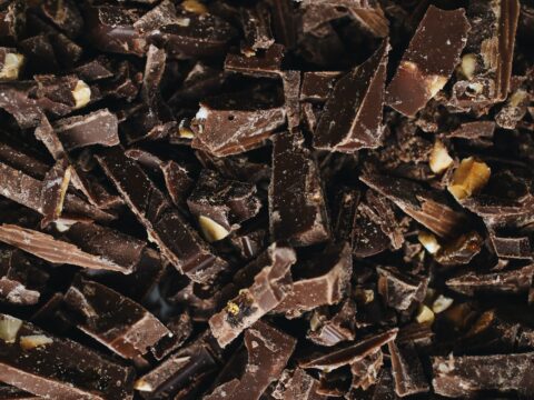Come si tolgono le macchie di cioccolato