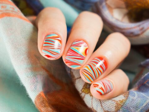 Nail art: come fare la water marble